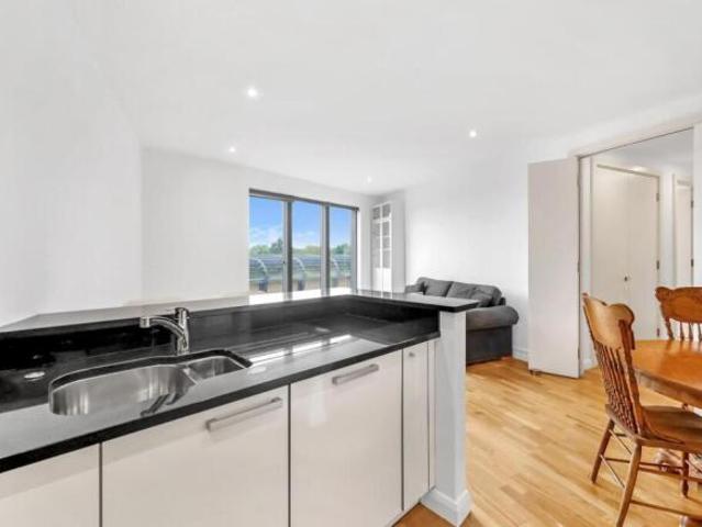 Flat for rent in Cat Hill