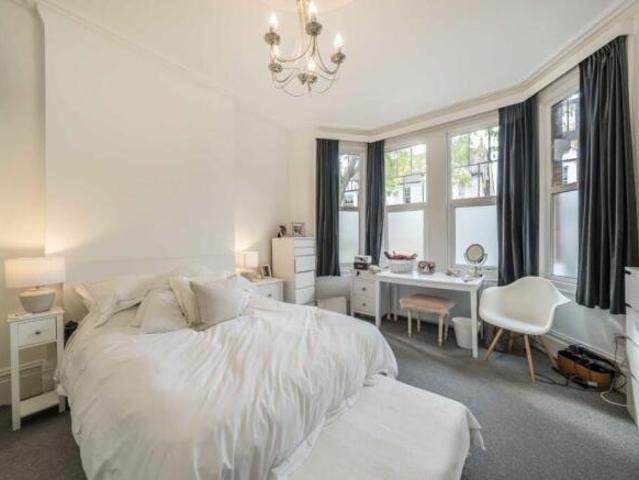 Flat for rent in Chiswick, Greater London