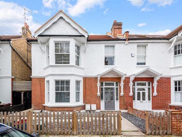 Flat for rent in Cat Hill, England