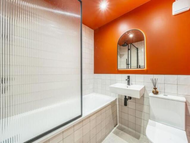 Flat for rent in Tooting Graveney, Greater London