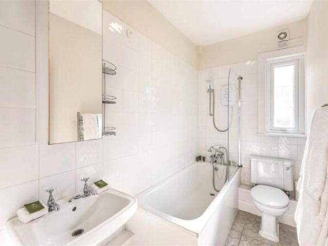 Flat for rent in Cat Hill