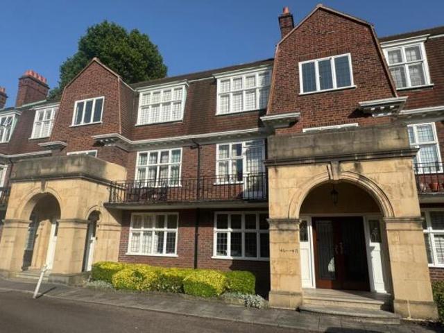 Flat for rent in South Lane, West Yorkshire