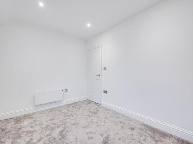 Flat for rent in Cat Hill