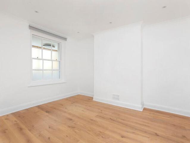Flat for rent in South Lane, West Yorkshire