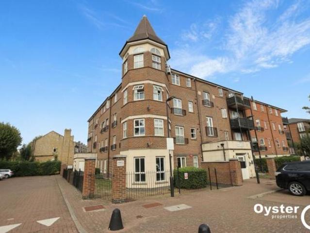 Flat for rent in Cat Hill, England