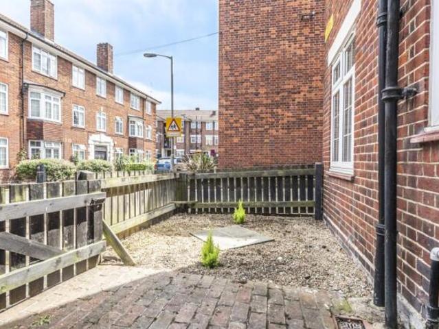 Flat for rent in Cat Hill