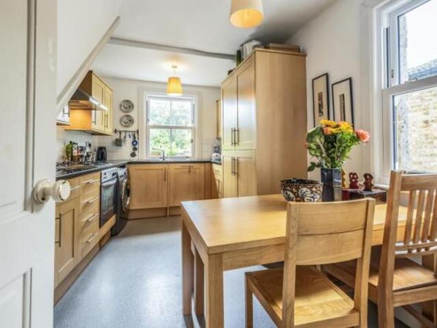Flat for rent in Cat Hill
