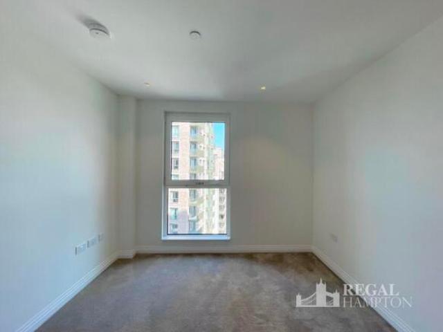 Flat for rent in South Lambeth, Greater London