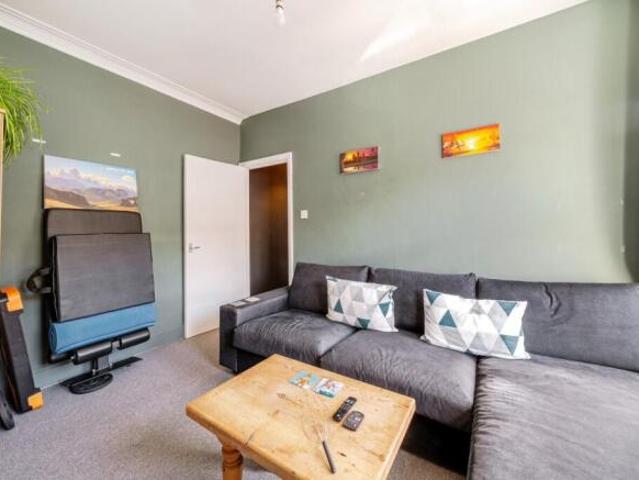 Flat for rent in Tooting Graveney, Greater London