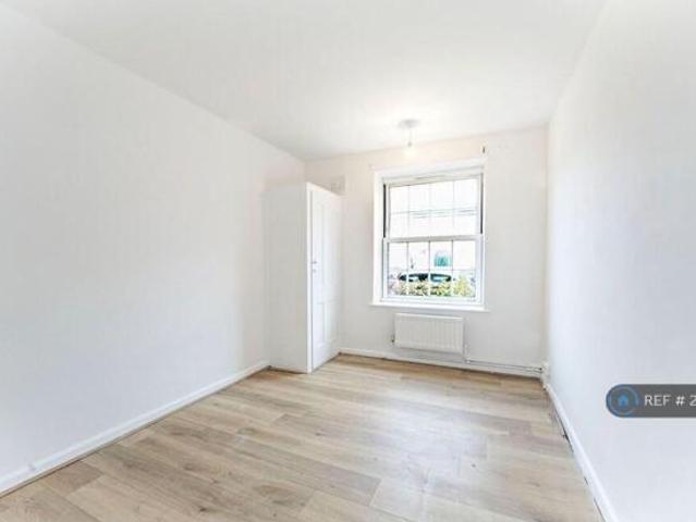 Flat for rent in Cat Hill
