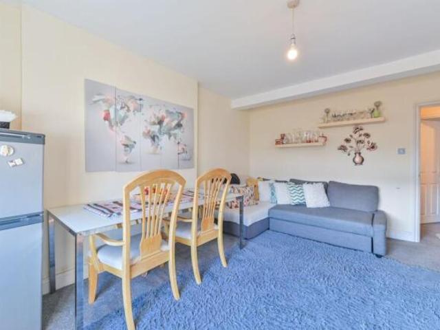 Flat for rent in Cat Hill
