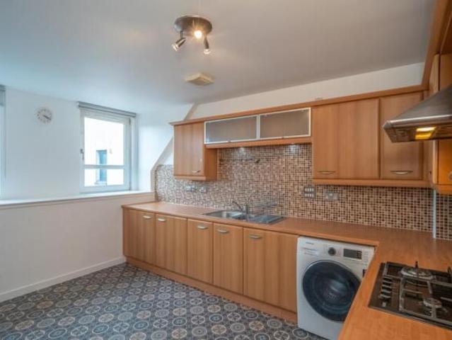 Flat for rent in Maybury, Scotland