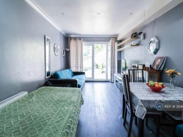Flat for rent in Cat Hill