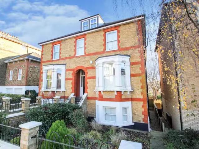 House for rent in Navestock Side
