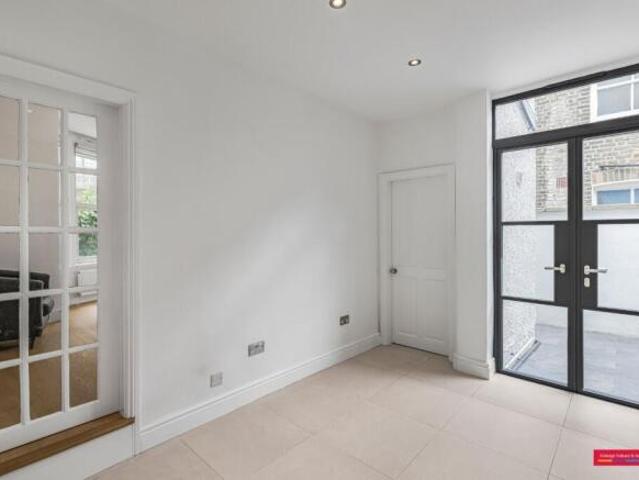 Flat for rent in Cat Hill