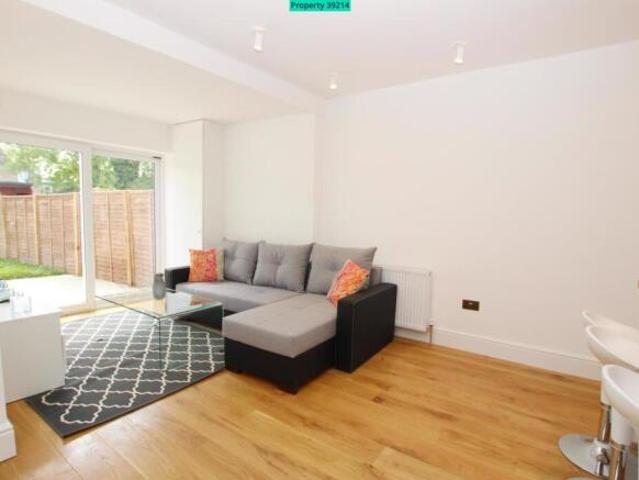 Flat for rent in Cat Hill