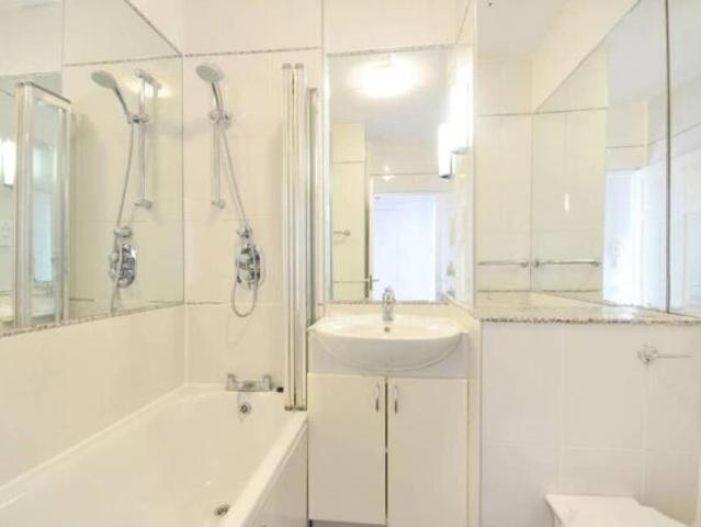 Flat for rent in Cat Hill