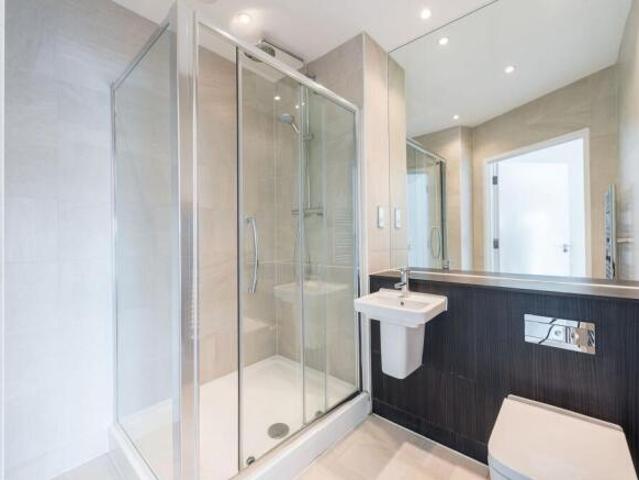 Flat for rent in Brentford End, Greater London