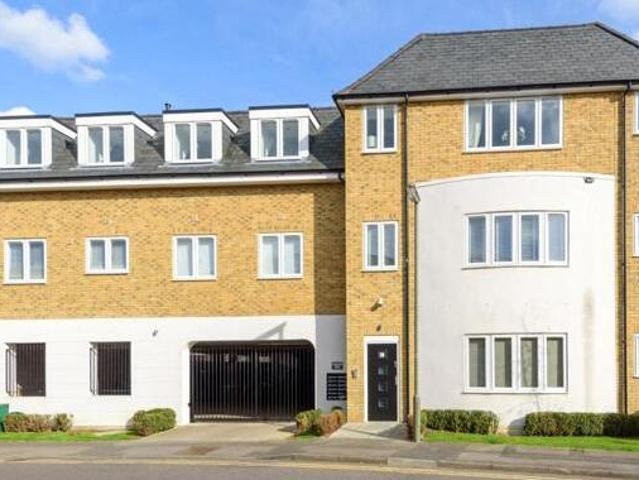 House for rent in Row Town, Surrey
