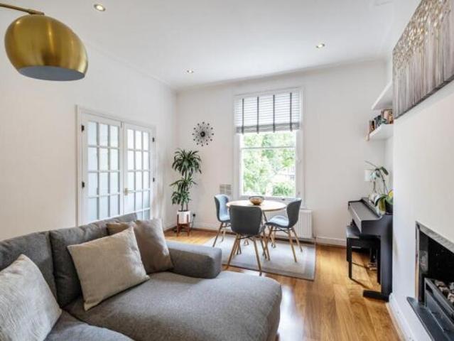 Flat for rent in Cat Hill, England