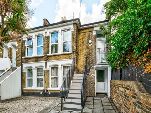 Flat for rent in Leyton
