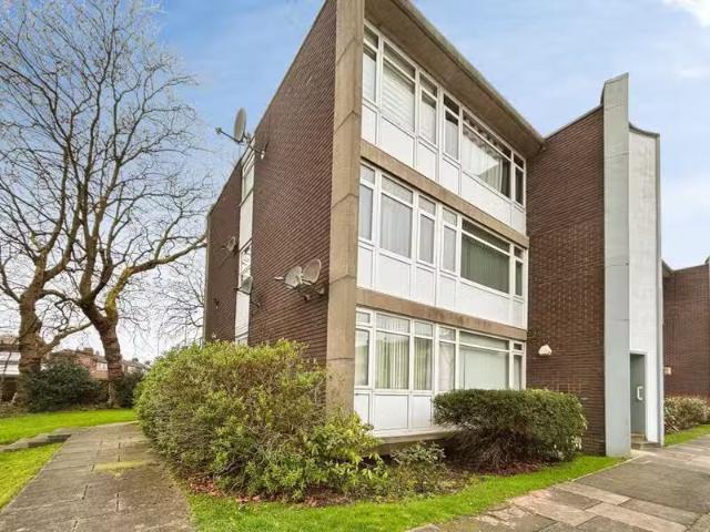 House for rent in Stoneycroft, Calderstones