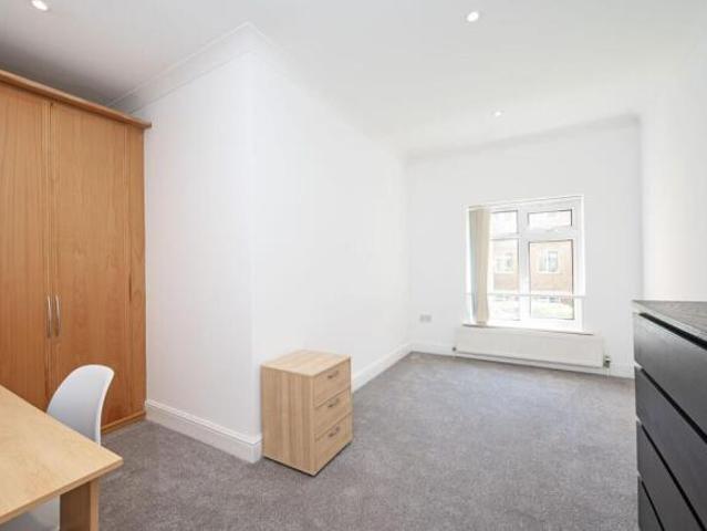 Flat for rent in Aldgate, Lyons