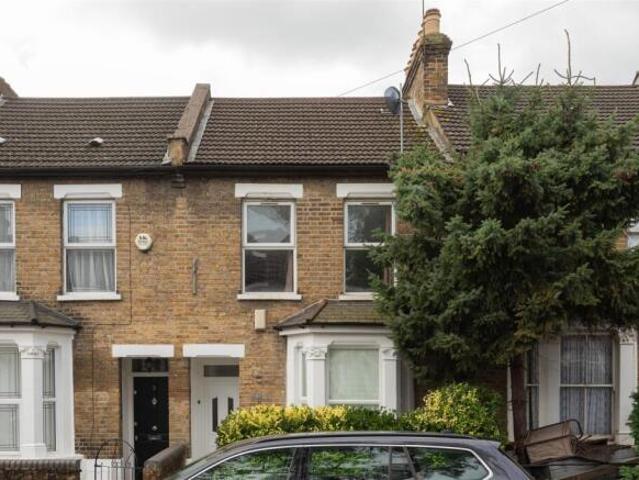 Flat for rent in London Borough of Redbridge, Greater London