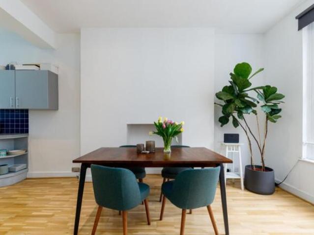 Flat for rent in Cat Hill