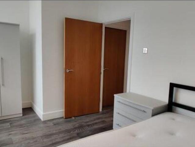Flat for rent in Cat Hill, England