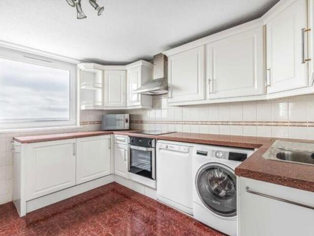 Flat for rent in Brentford End, Greater London