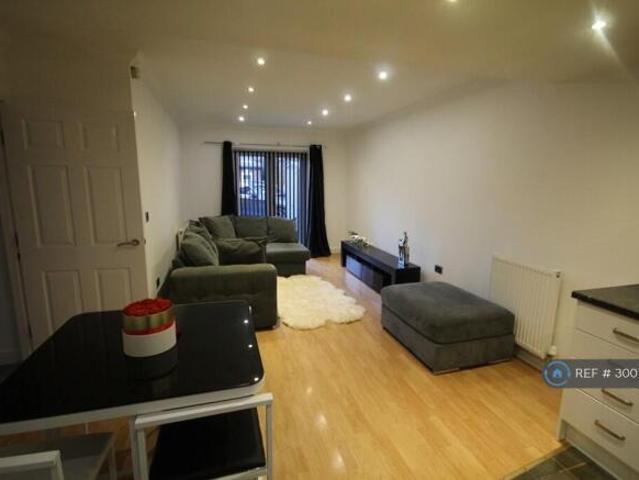Flat for rent in Calderstones