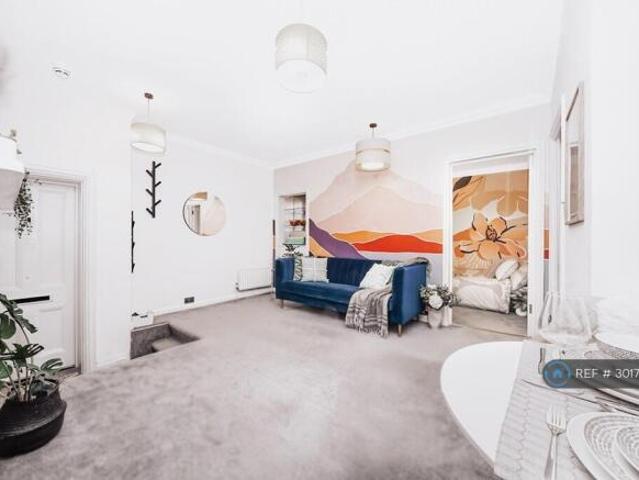 Flat for rent in Cat Hill