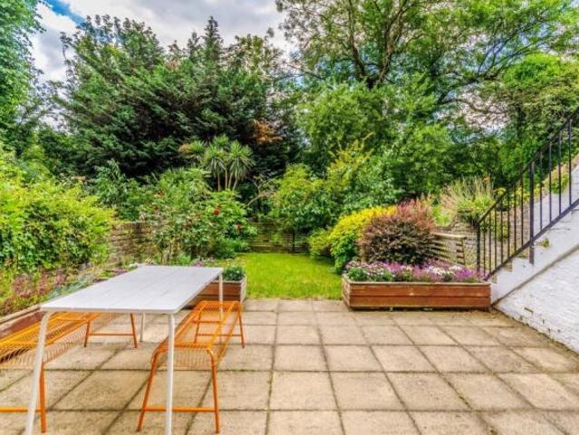 Flat for rent in Highbury, Greater London