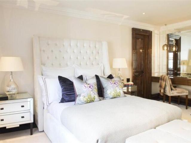 Flat for rent in Cat Hill, England