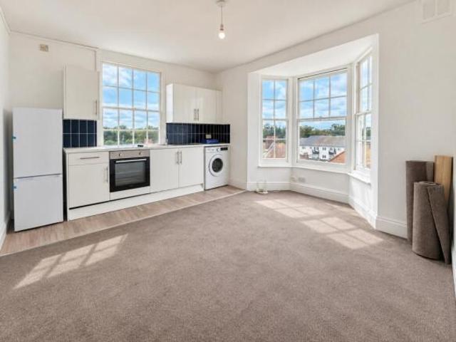 Flat for rent in Westbrook, Acol