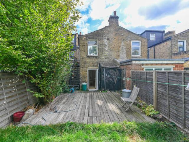 Flat for rent in Acton, Greater London