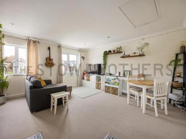 Flat for rent in South Woodford, Greater London