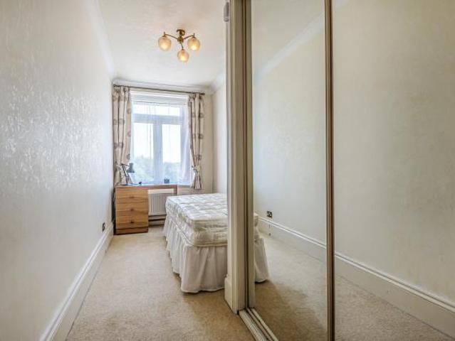 Flat for rent in Cat Hill, England