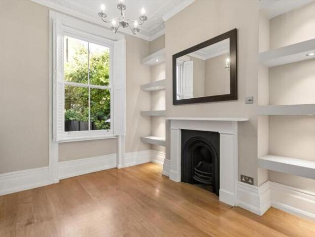 Flat for rent in Cat Hill, England