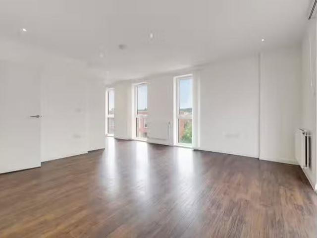 House for rent in Burnt Oak, Greater London