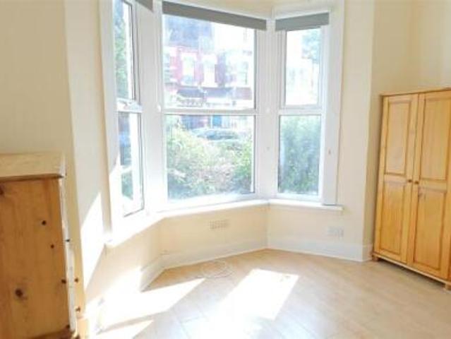 Flat for rent in South Lane, West Yorkshire