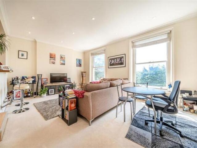Flat for rent in Teddington, Greater London