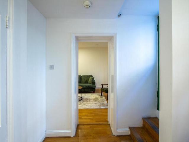 Flat for rent in Cat Hill, England