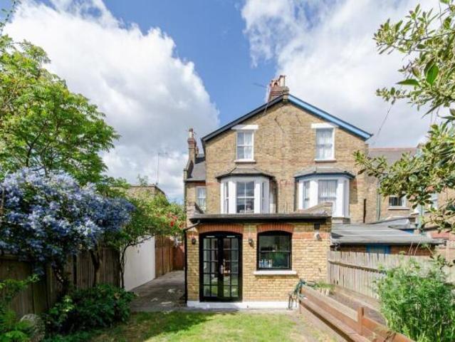 Flat for rent in Harlesden, Greater London