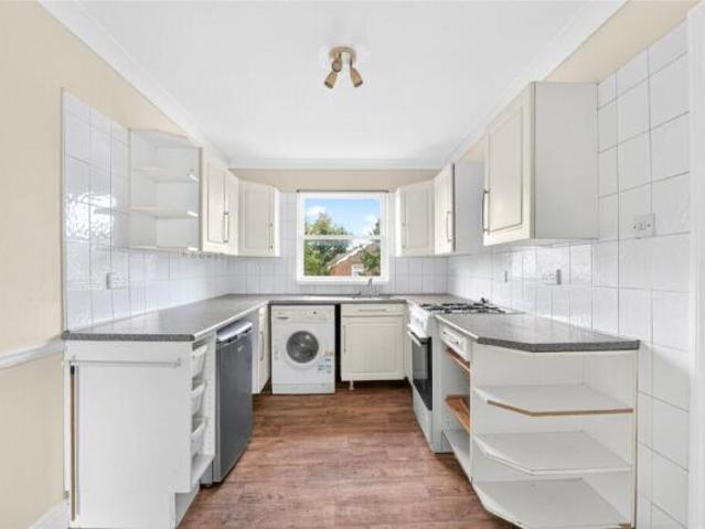 Flat for rent in Cat Hill, England