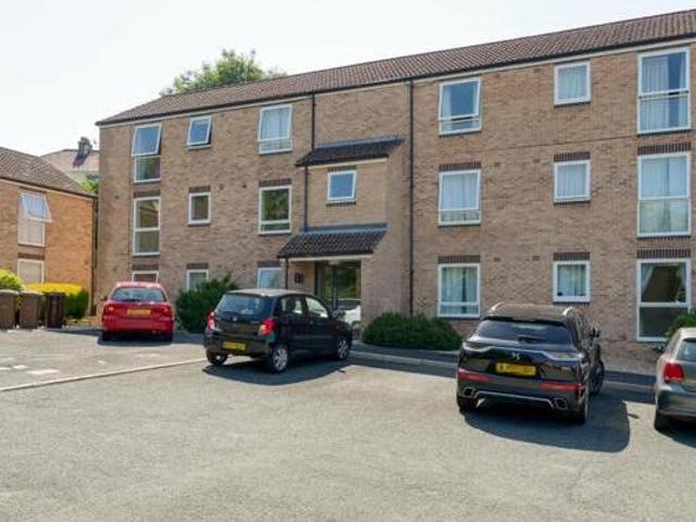 House for rent in Follaton, Strode
