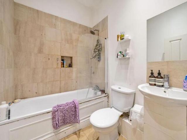 Flat for rent in Cat Hill
