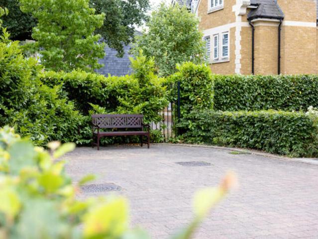 Flat for rent in Cat Hill