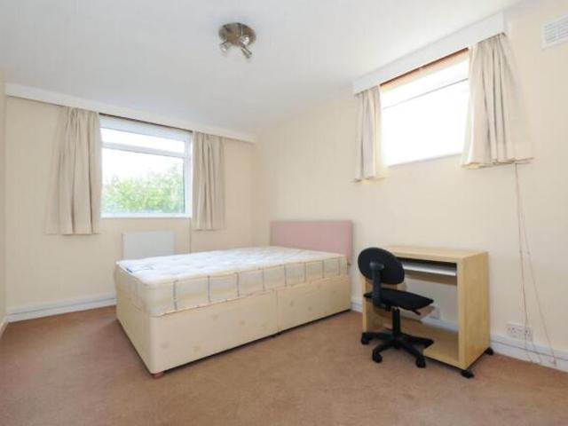 Flat for rent in Cat Hill